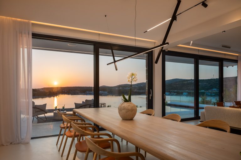 villa diamond walls and floors